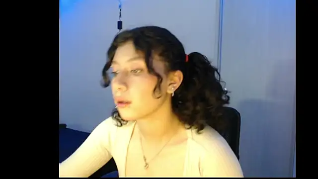 Ivonnybonn online show from 10-26-25, 04:40