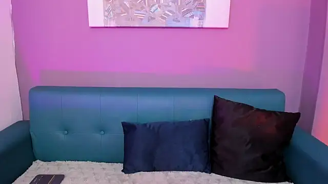 Snapshot of Alessiia__ chatting on 11-27-25, 03:08 Alessiia online show from 11-27-25, 03:08