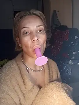 Conny Shellie online show from 11-22-25, 10:36