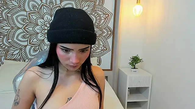 Daphne Nicolle online show from 10-10-25, 08:52