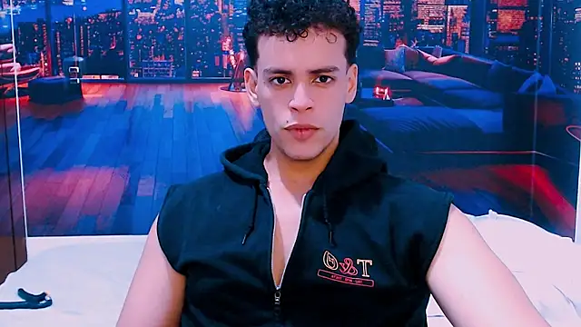 Snapshot of DominicBlazze chatting on 10-15-25, 07:03 DominicBlazze online show from 10-15-25, 07:03