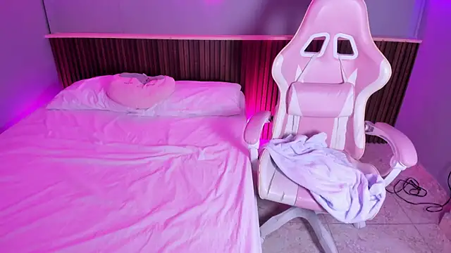 Athenea  fox online show from 04-14-26, 12:11