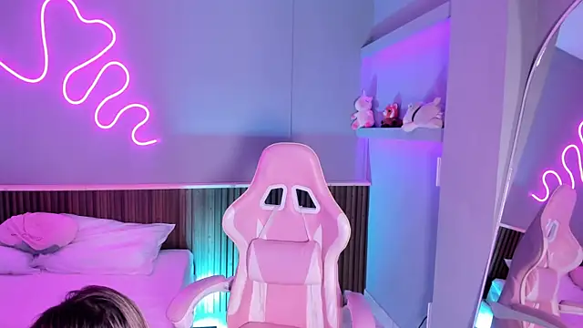 Athenea  fox online show from 04-15-26, 12:01