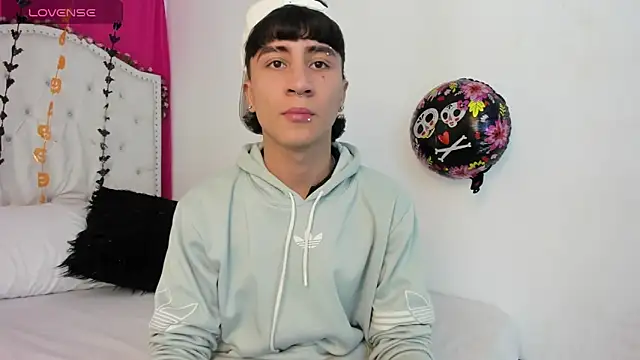 XaanderGrey online show from 10-15-25, 03:34