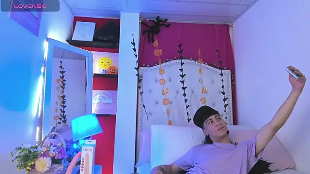 XaanderGrey online show from 10-30-25, 07:58