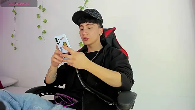 XaanderGrey online show from 12-13-25, 07:53