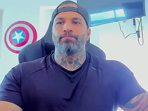 Snapshot of JoshRigby chatting on 11-10-25, 09:14 JoshRigby online show from 11-10-25, 09:14