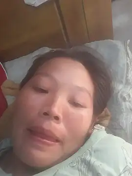 Snapshot of bree-zz chatting on 10-10-25, 06:34 bree-zz online show from 10-10-25, 06:34