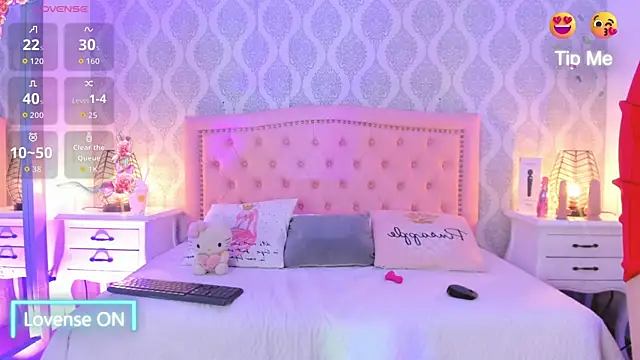 Snapshot of kendallspears_1 chatting on 10-27-25, 03:32 kendallspears 1 online show from 10-27-25, 03:32