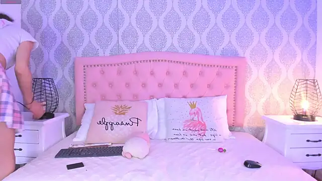 Snapshot of kendallspears_1 chatting on 11-14-25, 03:38 kendallspears 1 online show from 11-14-25, 03:38