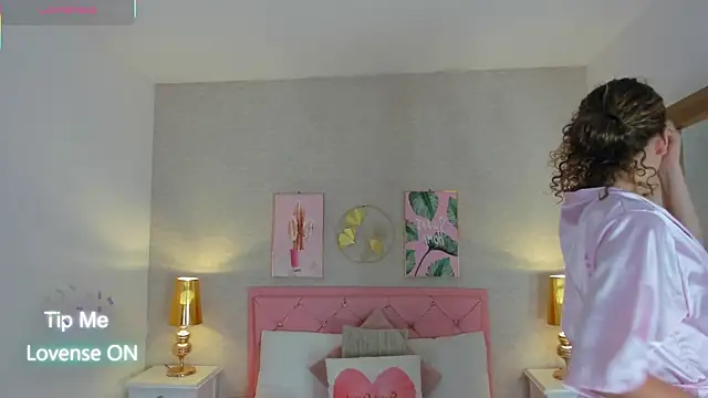 Snapshot of kendallspears_1 chatting on 12-04-25, 04:11 kendallspears 1 online show from 12-04-25, 04:11