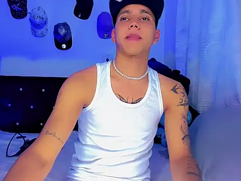 Snapshot of JackRoberth chatting on 09-27-25, 09:20 JackRoberth online show from 09-27-25, 09:20