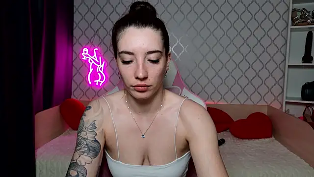 Snapshot of Curious_Lily chatting on 05-06-26, 01:03 Curious Lily online show from 05-06-26, 01:03