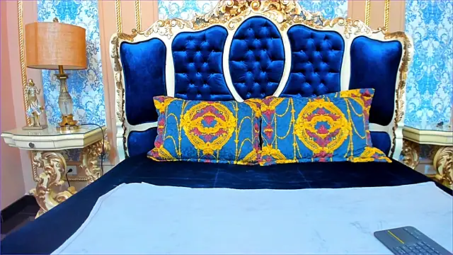 Snapshot of JulietaSinclair chatting on 10-18-25, 10:10 JulietaSinclair online show from 10-18-25, 10:10