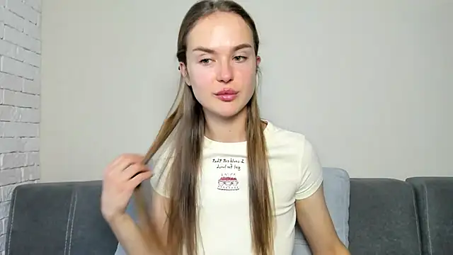 Snapshot of LilMary_ chatting on 12-23-25, 07:06 LilMary online show from 12-23-25, 07:06