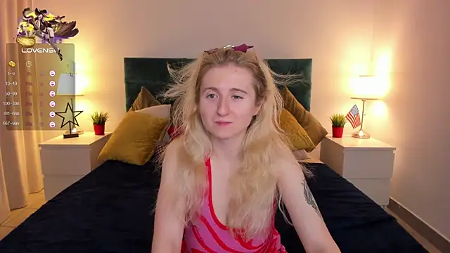 Snapshot of CamillaDreamer chatting on 09-28-25, 01:44 CamillaDreamer online show from 09-28-25, 01:44