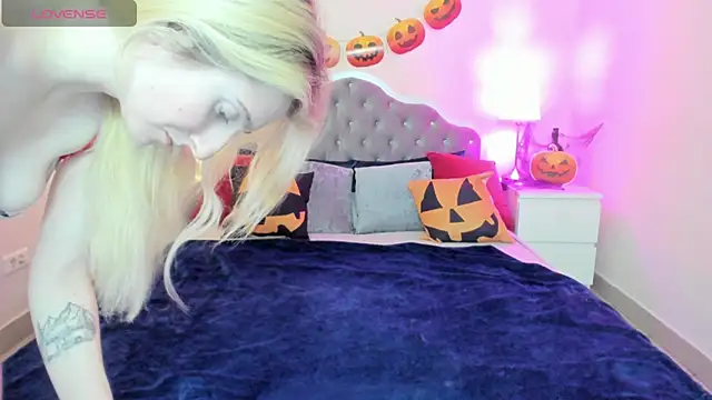 Snapshot of CamillaDreamer chatting on 11-01-25, 04:42 CamillaDreamer online show from 11-01-25, 04:42