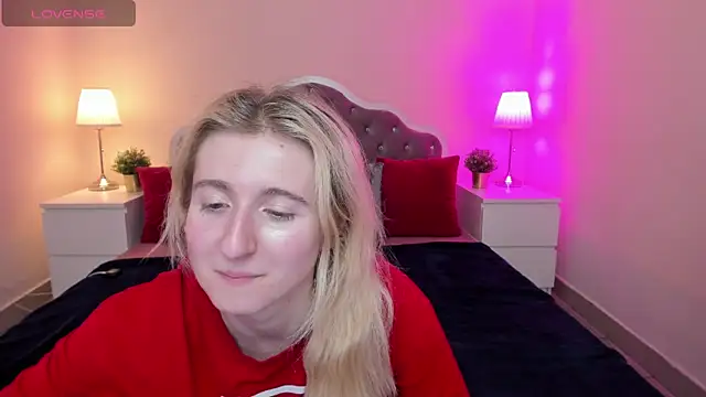 Snapshot of CamillaDreamer chatting on 11-03-25, 04:41 CamillaDreamer online show from 11-03-25, 04:41