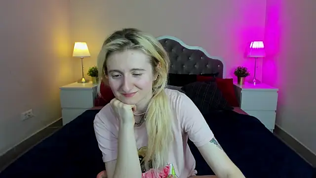 Snapshot of CamillaDreamer chatting on 11-05-25, 05:57 CamillaDreamer online show from 11-05-25, 05:57