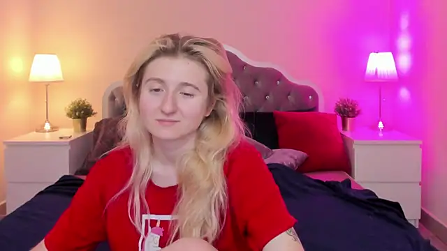 Snapshot of CamillaDreamer chatting on 11-17-25, 10:15 CamillaDreamer online show from 11-17-25, 10:15