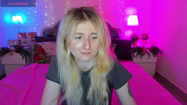 Snapshot of CamillaDreamer chatting on 01-06-26, 04:21 CamillaDreamer online show from 01-06-26, 04:21