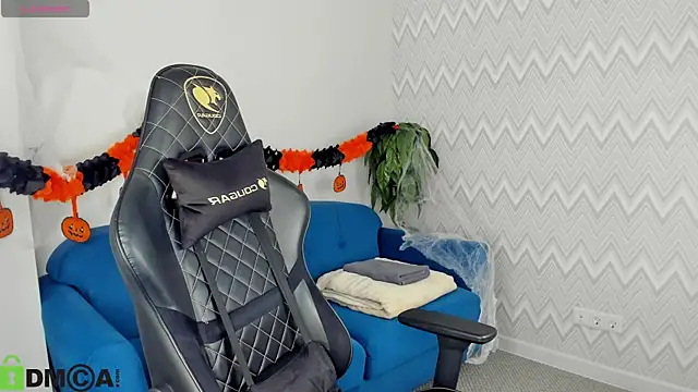 KarinaBroks online show from 10-31-25, 08:48