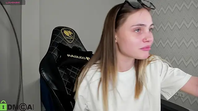 KarinaBroks online show from 11-19-25, 02:06