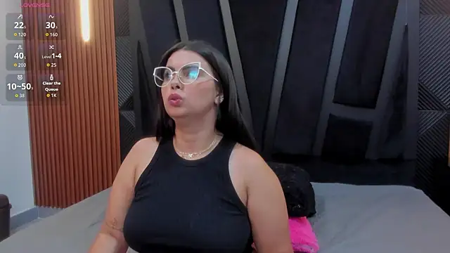 Snapshot of Valka_Ross chatting on 12-17-25, 11:33 Valka Ross online show from 12-17-25, 11:33