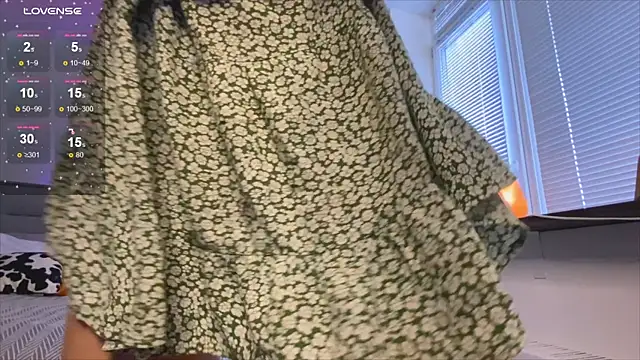 Snapshot of Sienna_Mi_ chatting on 10-30-25, 07:32 Sienna Mi online show from 10-30-25, 07:32