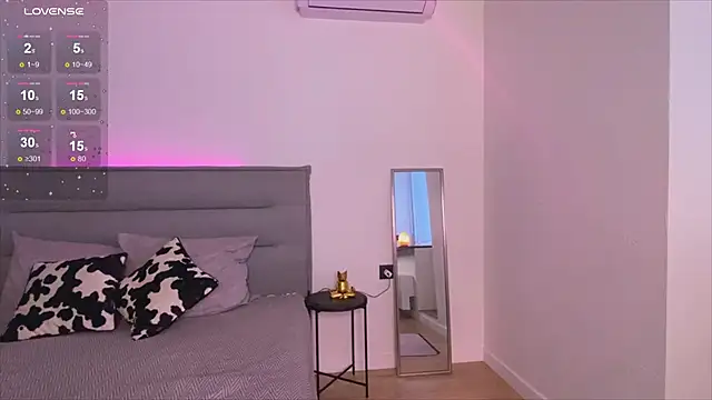 Snapshot of Sienna_Mi_ chatting on 11-23-25, 08:03 Sienna Mi online show from 11-23-25, 08:03