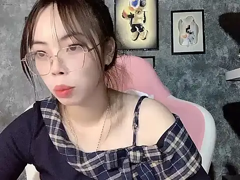 Ellie039 online show from 10-22-25, 05:24