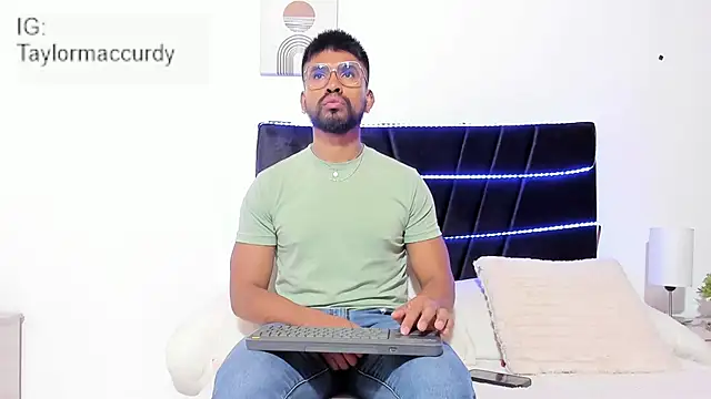 Taylormaccurdy  online show from 11-20-25, 02:06