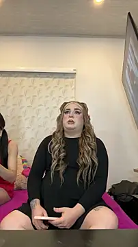 Redvelvett22 online show from 10-30-25, 04:58