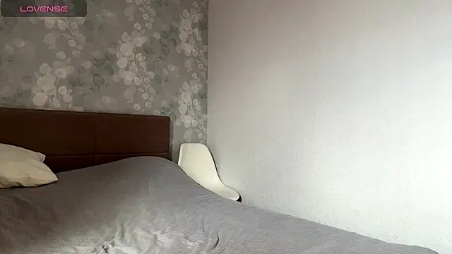 MIA SHADE online show from 11-25-25, 08:03