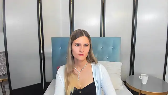 Snapshot of CatrinAmore chatting on 10-16-25, 02:18 CatrinAmore online show from 10-16-25, 02:18