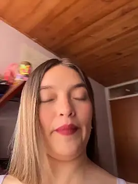 Miia Millerr online show from 11-19-25, 05:46