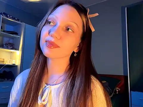 EmiIyKitty online show from 10-13-25, 07:58