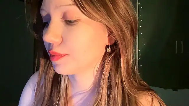 EmiIyKitty online show from 10-27-25, 08:13