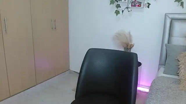 mia star 2 online show from 04-20-26, 10:51