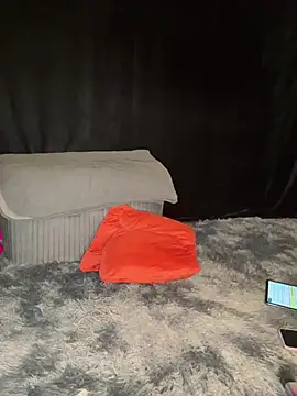 SaraNoir80 online show from 04-17-26, 12:57