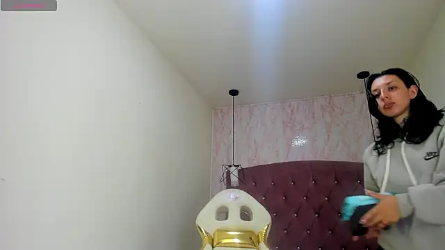 Snapshot of Iris__77 chatting on 10-27-25, 06:34 Iris 77 online show from 10-27-25, 06:34