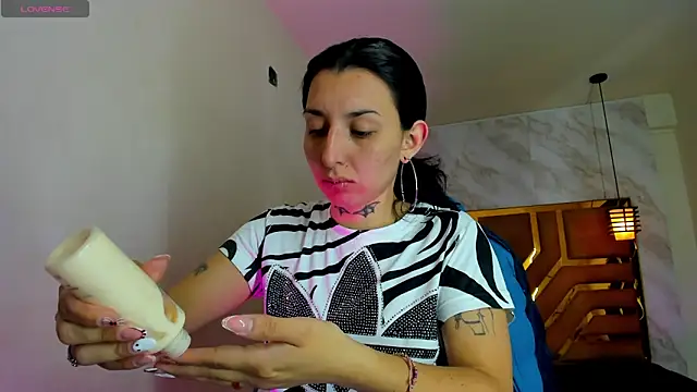 Snapshot of Iris__77 chatting on 11-08-25, 02:34 Iris 77 online show from 11-08-25, 02:34