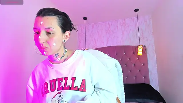 Snapshot of Iris__77 chatting on 11-20-25, 11:21 Iris 77 online show from 11-20-25, 11:21