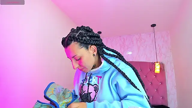 Snapshot of Iris__77 chatting on 11-27-25, 11:23 Iris 77 online show from 11-27-25, 11:23