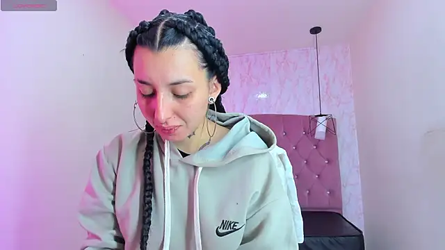 Snapshot of Iris__77 chatting on 11-28-25, 11:57 Iris 77 online show from 11-28-25, 11:57