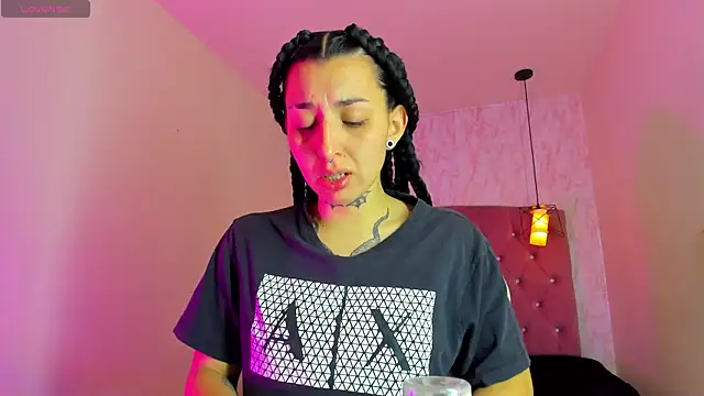 Snapshot of Iris__77 chatting on 11-29-25, 01:36 Iris 77 online show from 11-29-25, 01:36