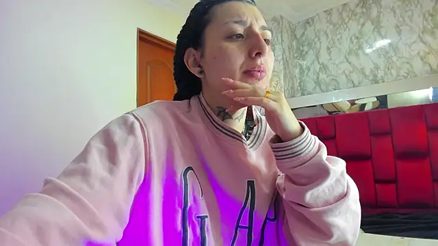 Snapshot of Iris__77 chatting on 12-02-25, 12:43 Iris 77 online show from 12-02-25, 12:43