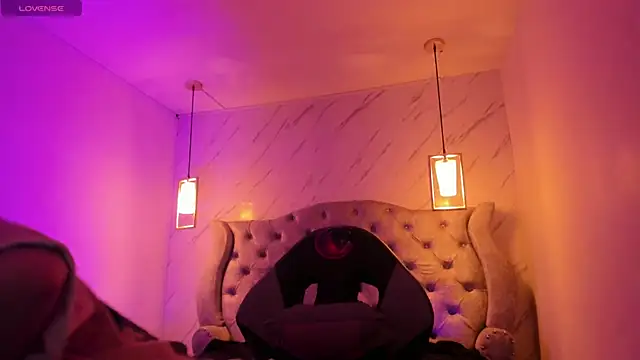 Snapshot of Iris__77 chatting on 12-16-25, 05:51 Iris 77 online show from 12-16-25, 05:51