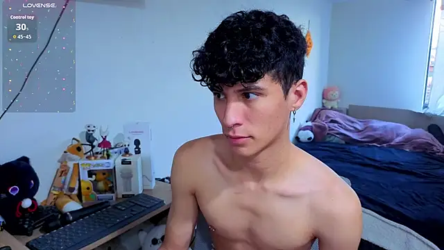 Snapshot of TwoBoys4Cum chatting on 11-22-25, 09:36 TwoBoys4Cum online show from 11-22-25, 09:36