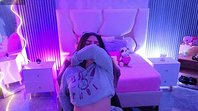 Ixchel tay online show from 04-13-26, 04:07